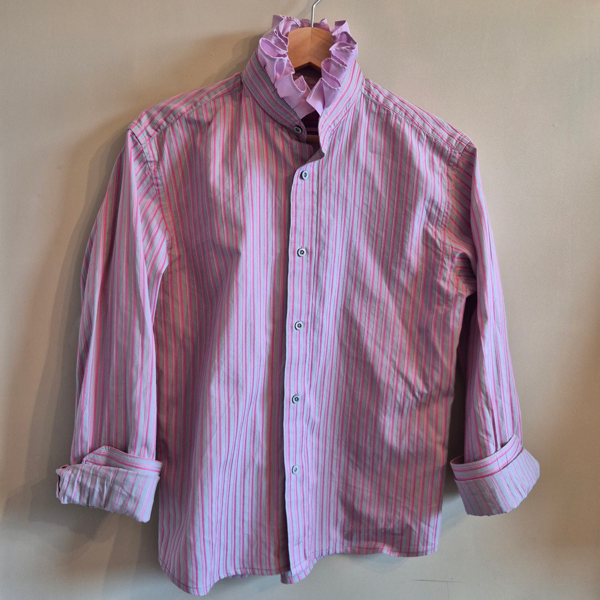 Grey/Pink shirt with contrast collar : size XS