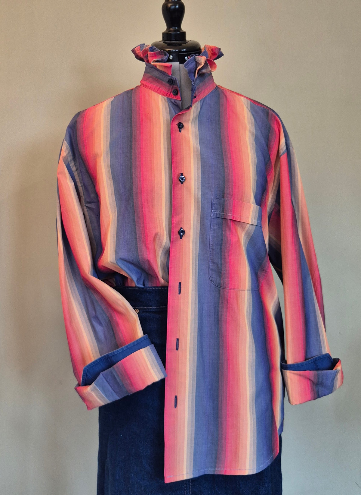 Multicoloured striped shirt with ruffle collar : size M