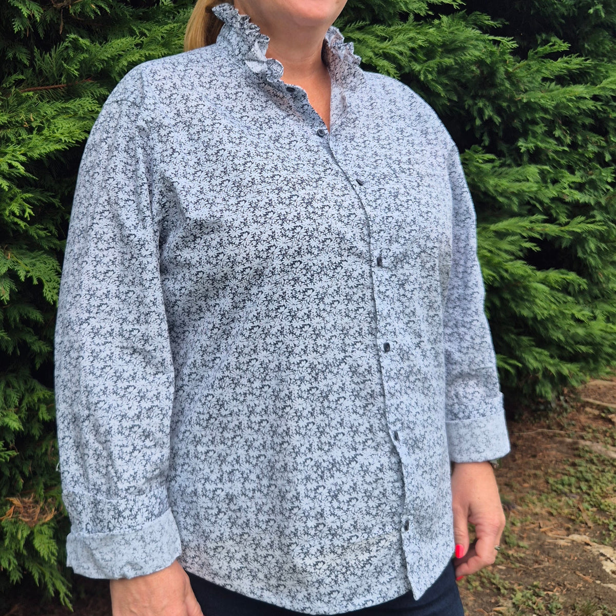 Navy floral shirt with ruffle collar : size L