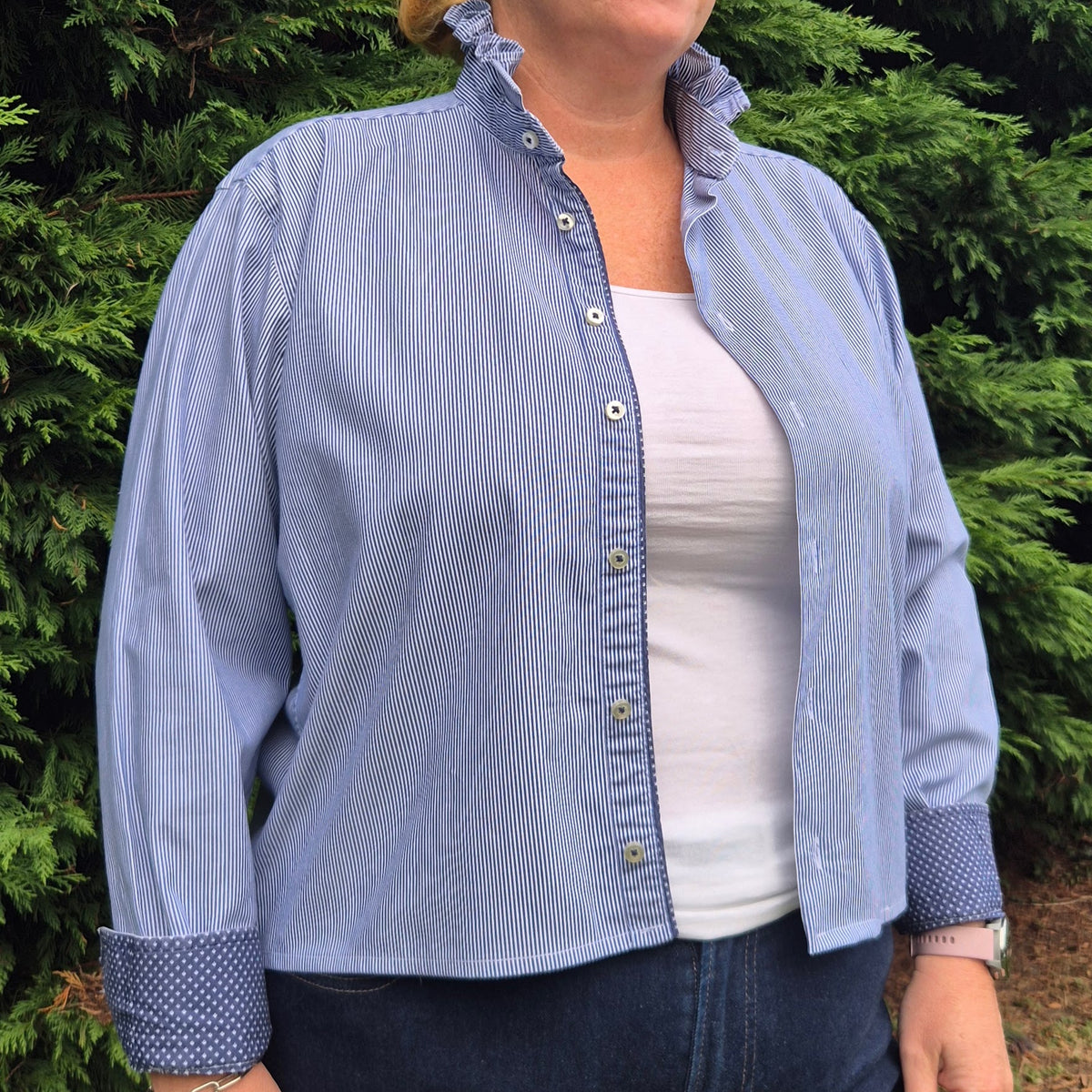 Navy pinstripe shirt with ruffle collar and contrast details : size S/M