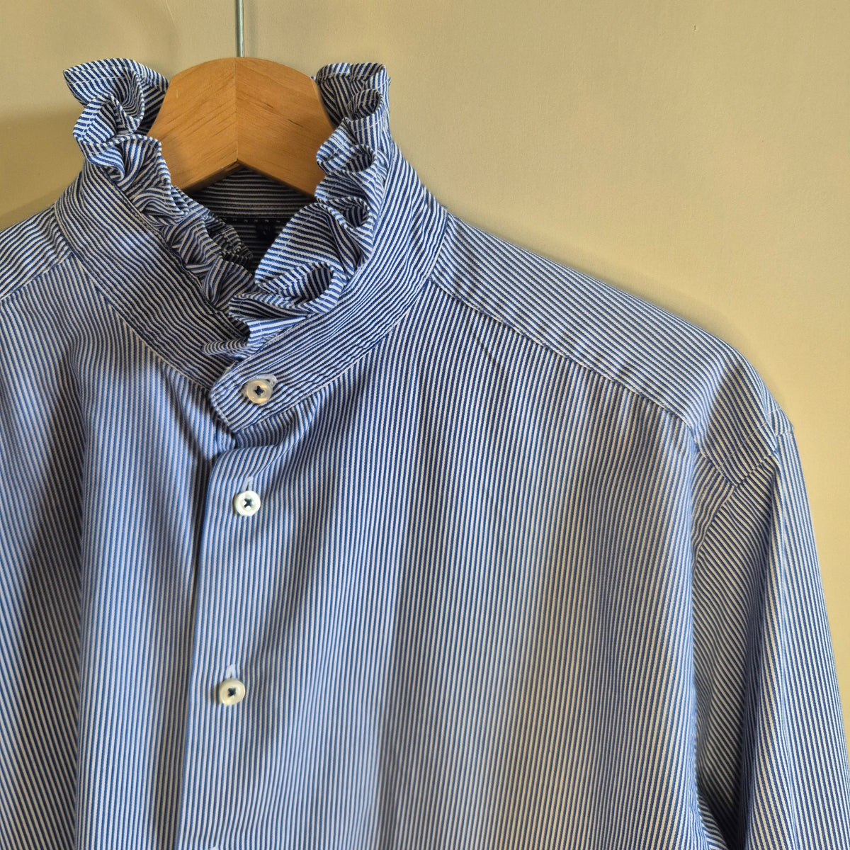 Navy pinstripe shirt with ruffle collar and contrast details : size S/M