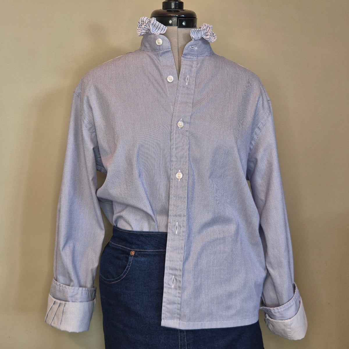 Navy pinstripe shirt with contrast ruffle collar : size S/M