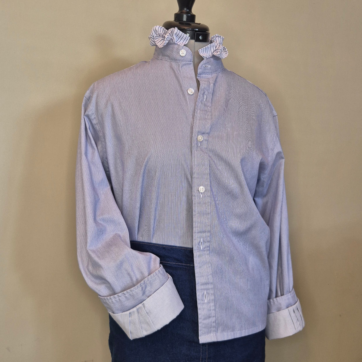 Navy pinstripe shirt with contrast ruffle collar : size S/M