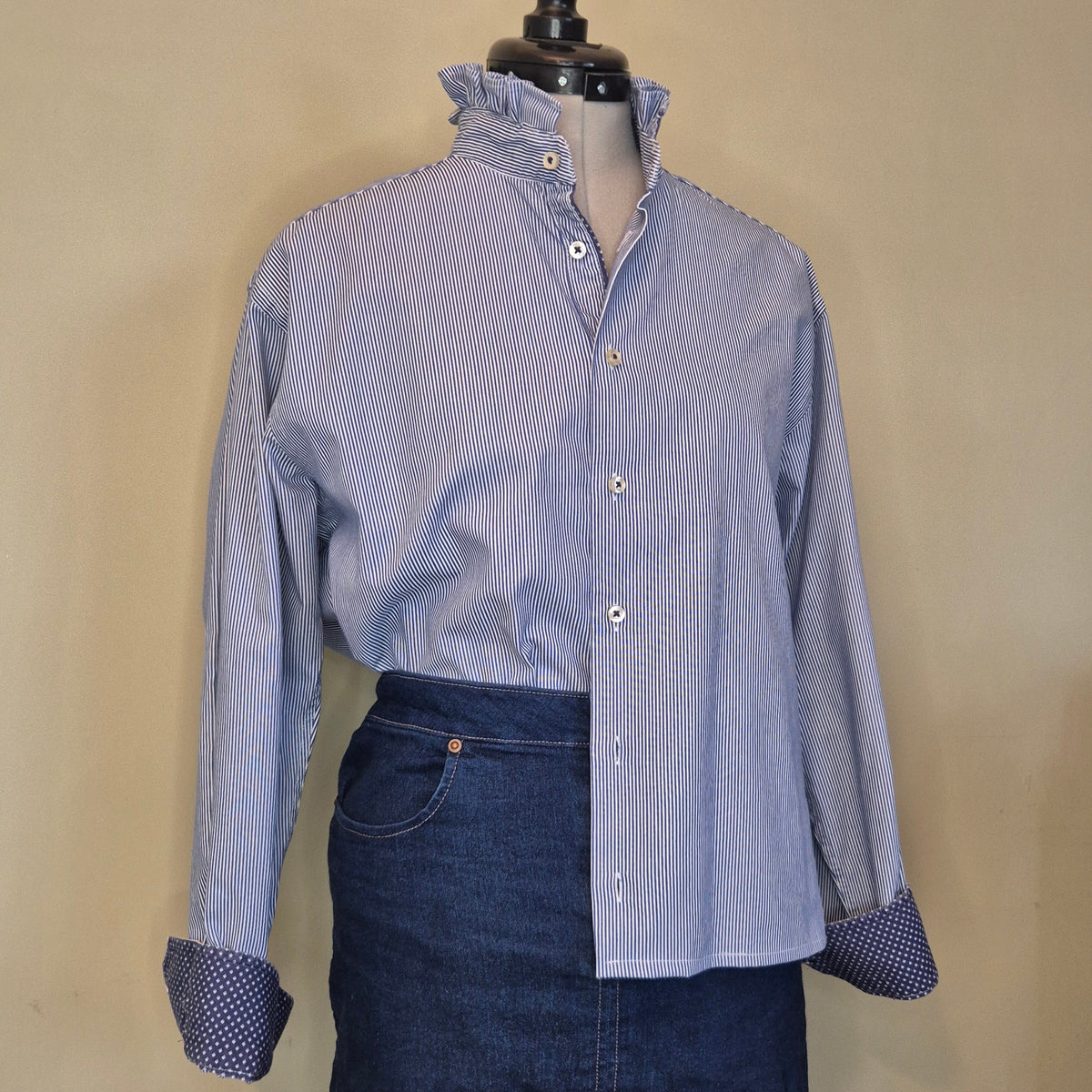 Navy pinstripe shirt with ruffle collar and contrast details : size S/M