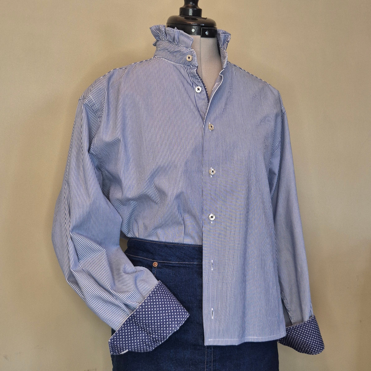 Navy pinstripe shirt with ruffle collar and contrast details : size S/M