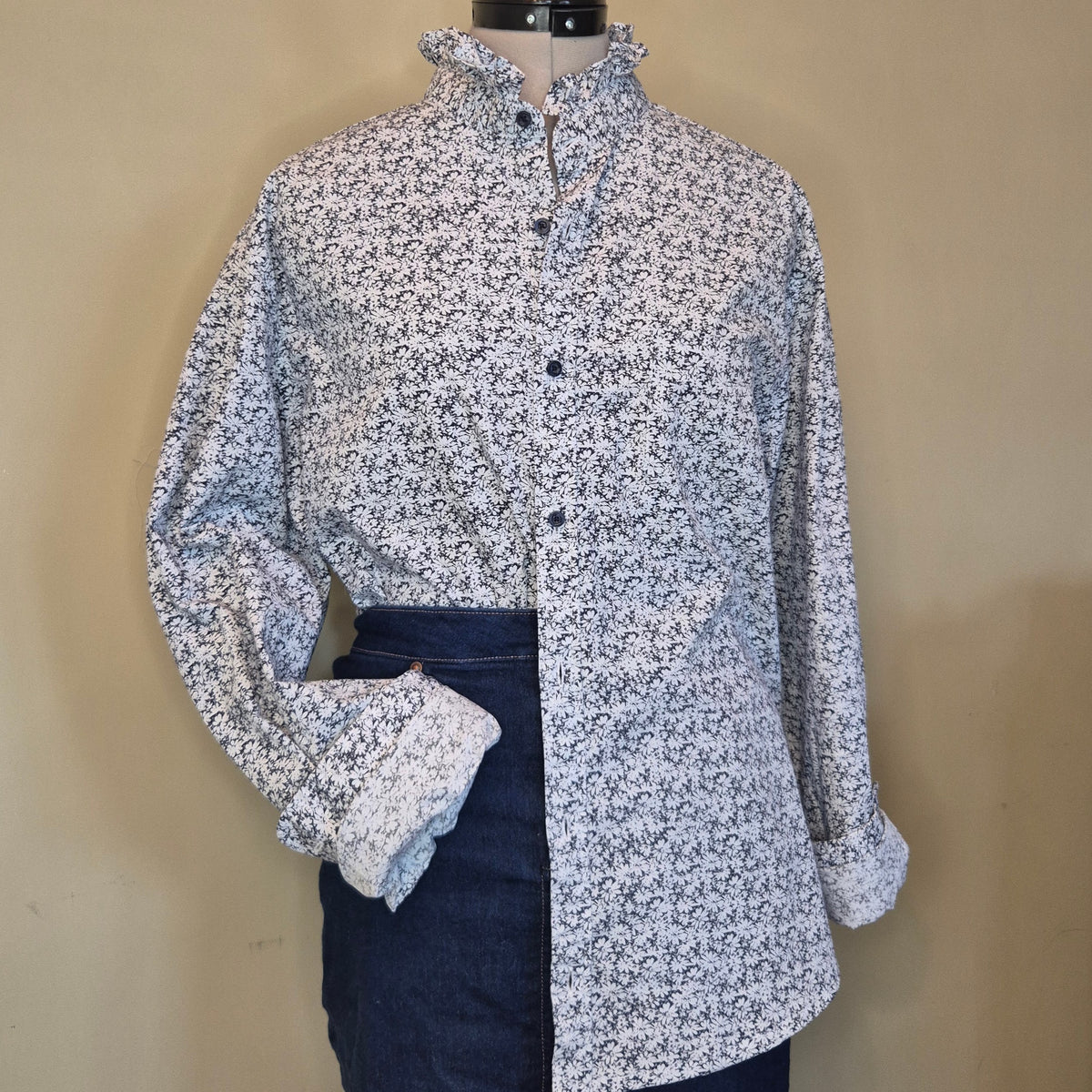 Navy floral shirt with ruffle collar : size L