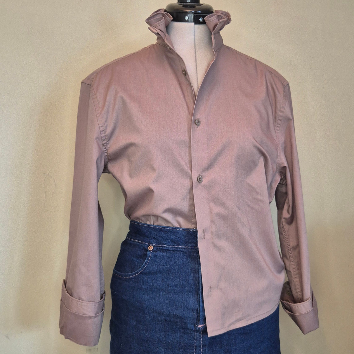 Beige ruffle collar shirt - size S