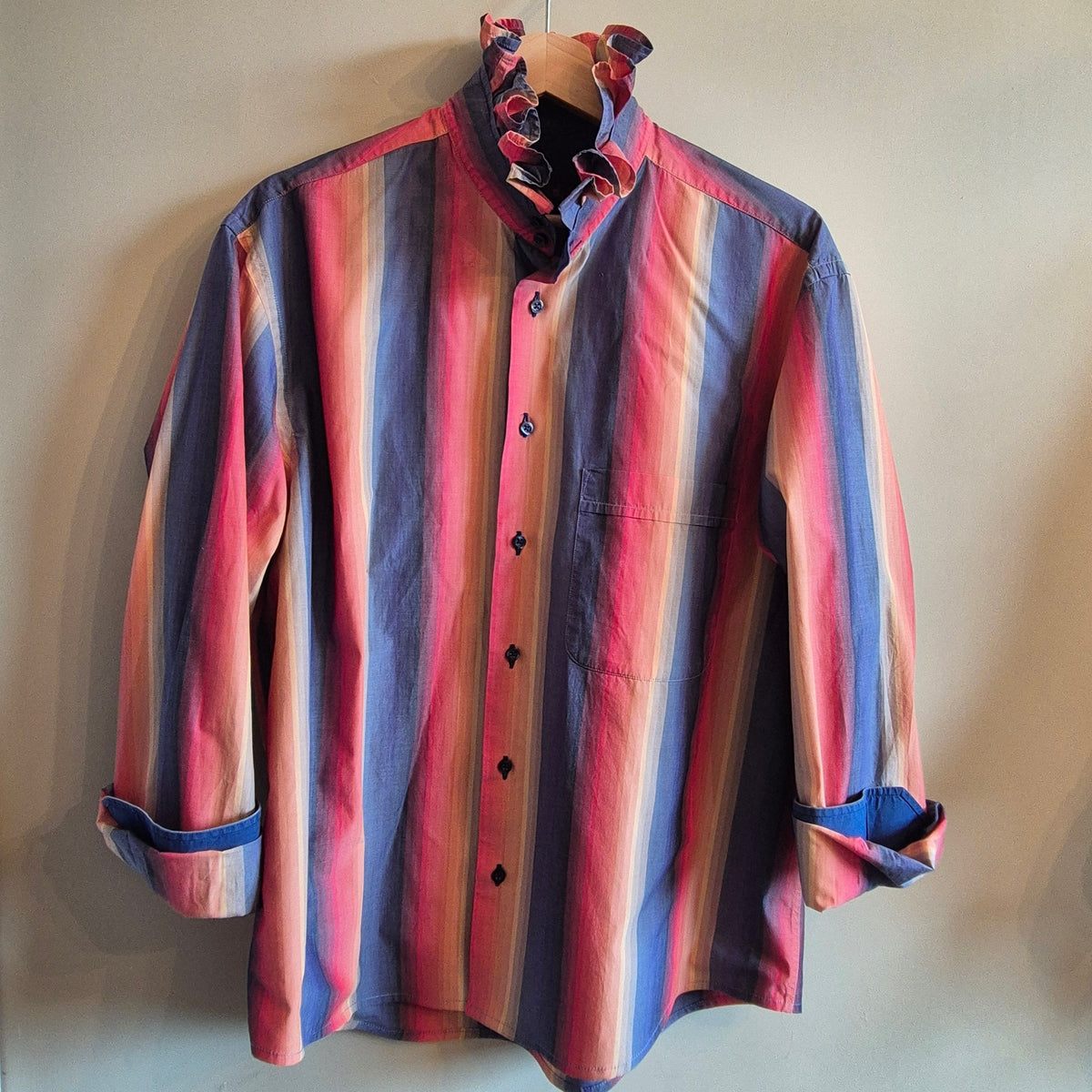 Multicoloured striped shirt with ruffle collar : size M
