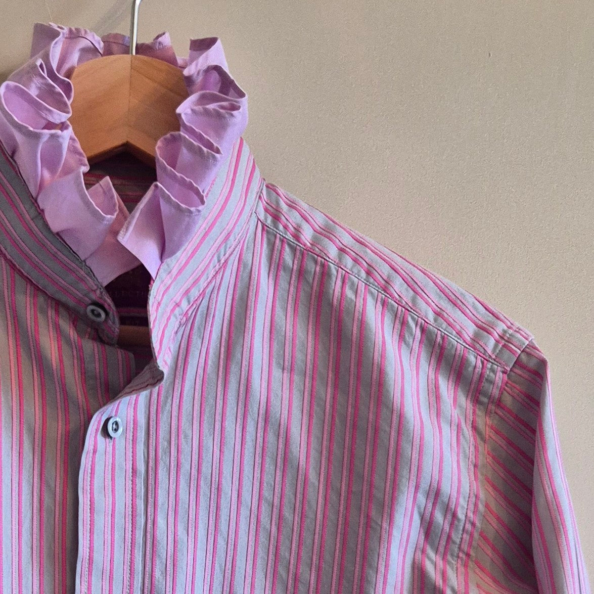 Grey/Pink shirt with contrast collar : size XS