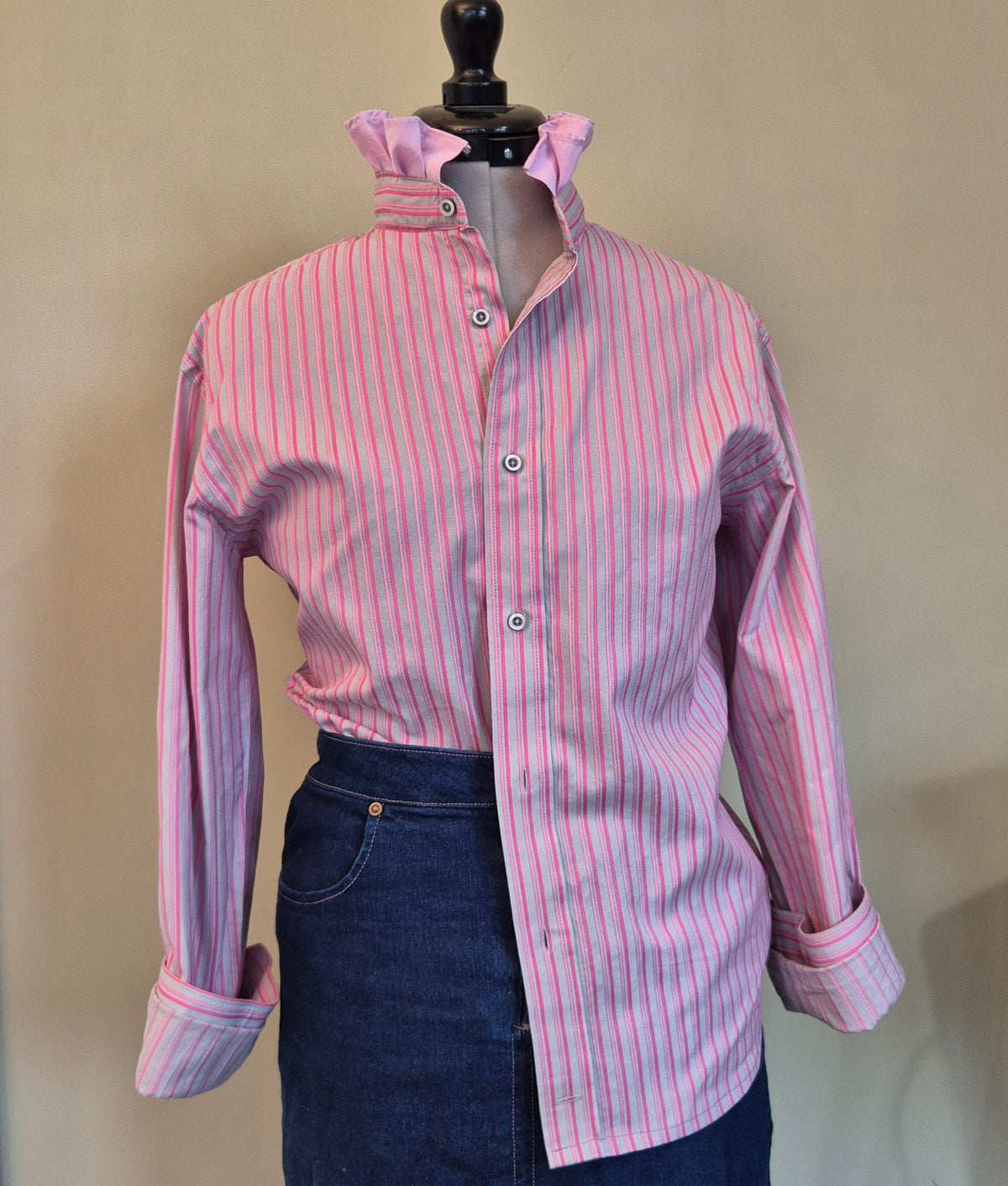 Grey/Pink shirt with contrast collar : size XS