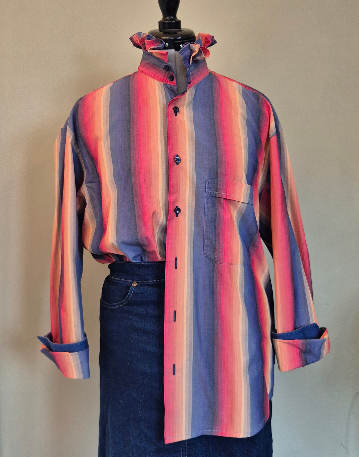 Multicoloured striped shirt with ruffle collar : size M